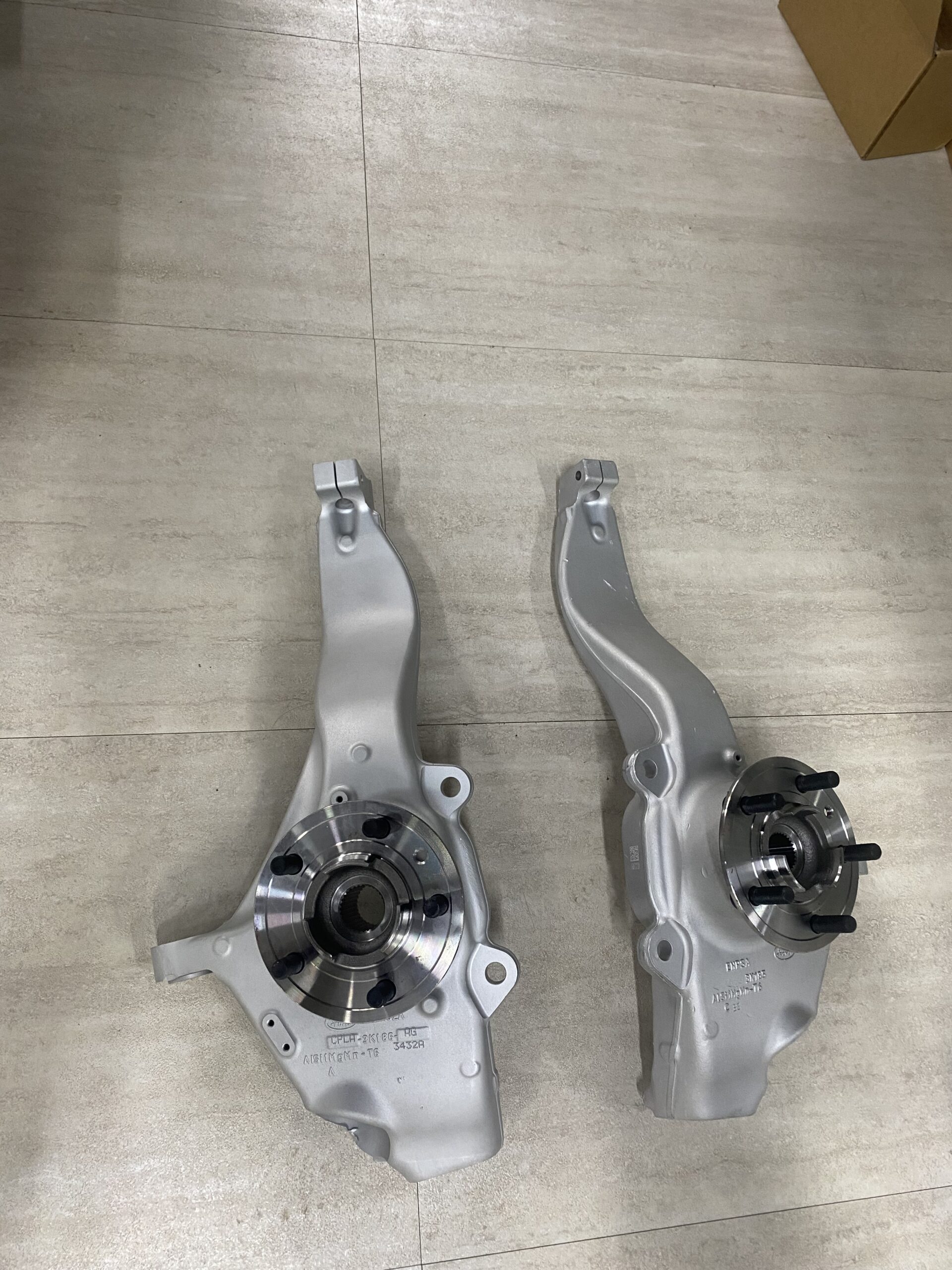 The Differences Between the Steering Knuckles of Range Rover L405 and L494